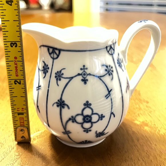 Blue and White Bavaria Vintage Covered Sugar and Cream Pitcher - Picture 7 of 9